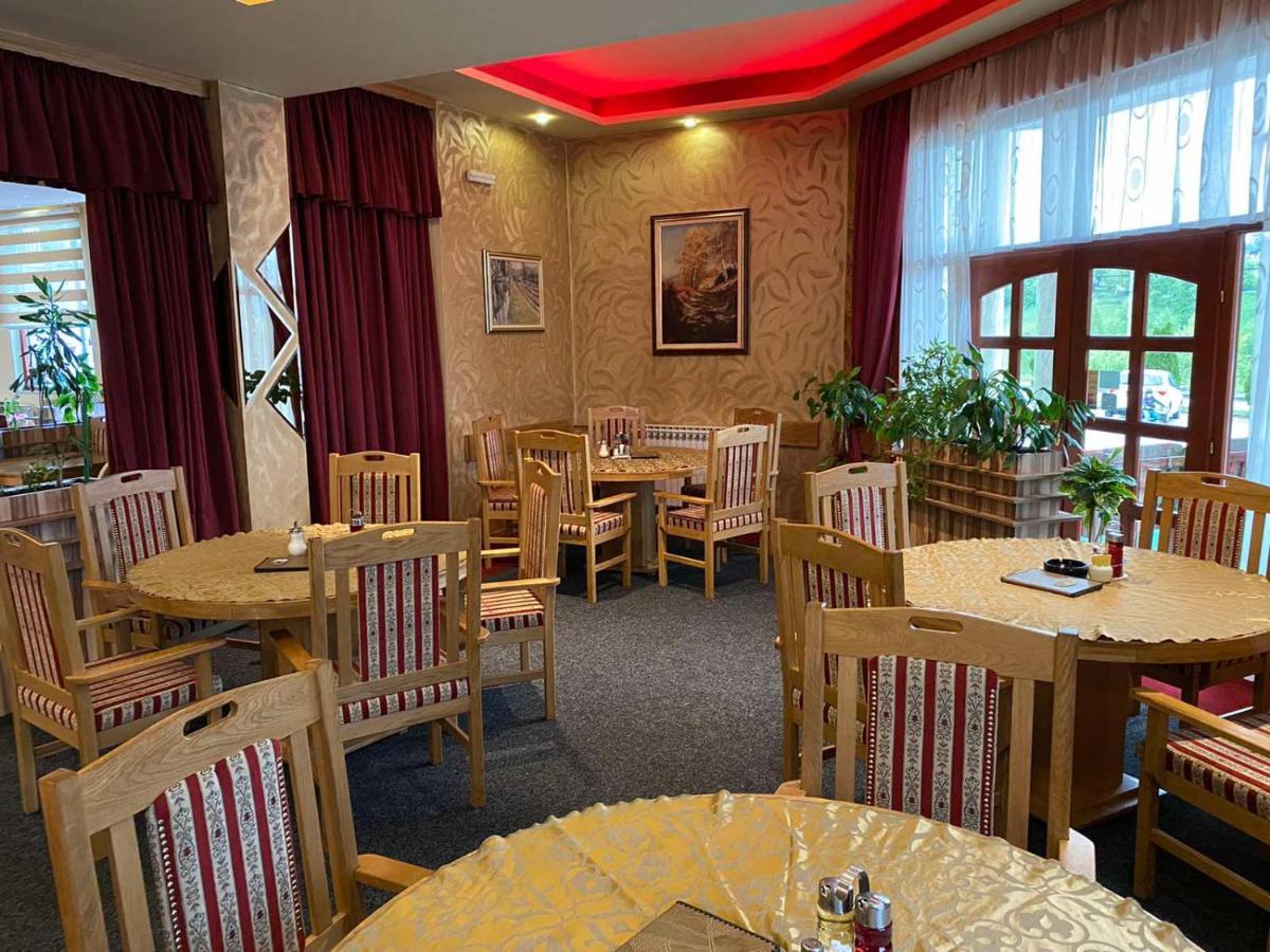 Hotel Dva Goluba Пале Екстериор снимка