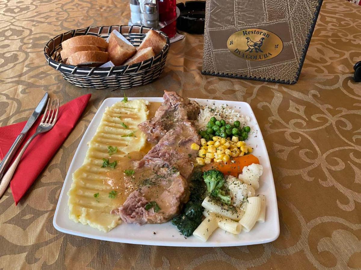 Hotel Dva Goluba Пале Екстериор снимка