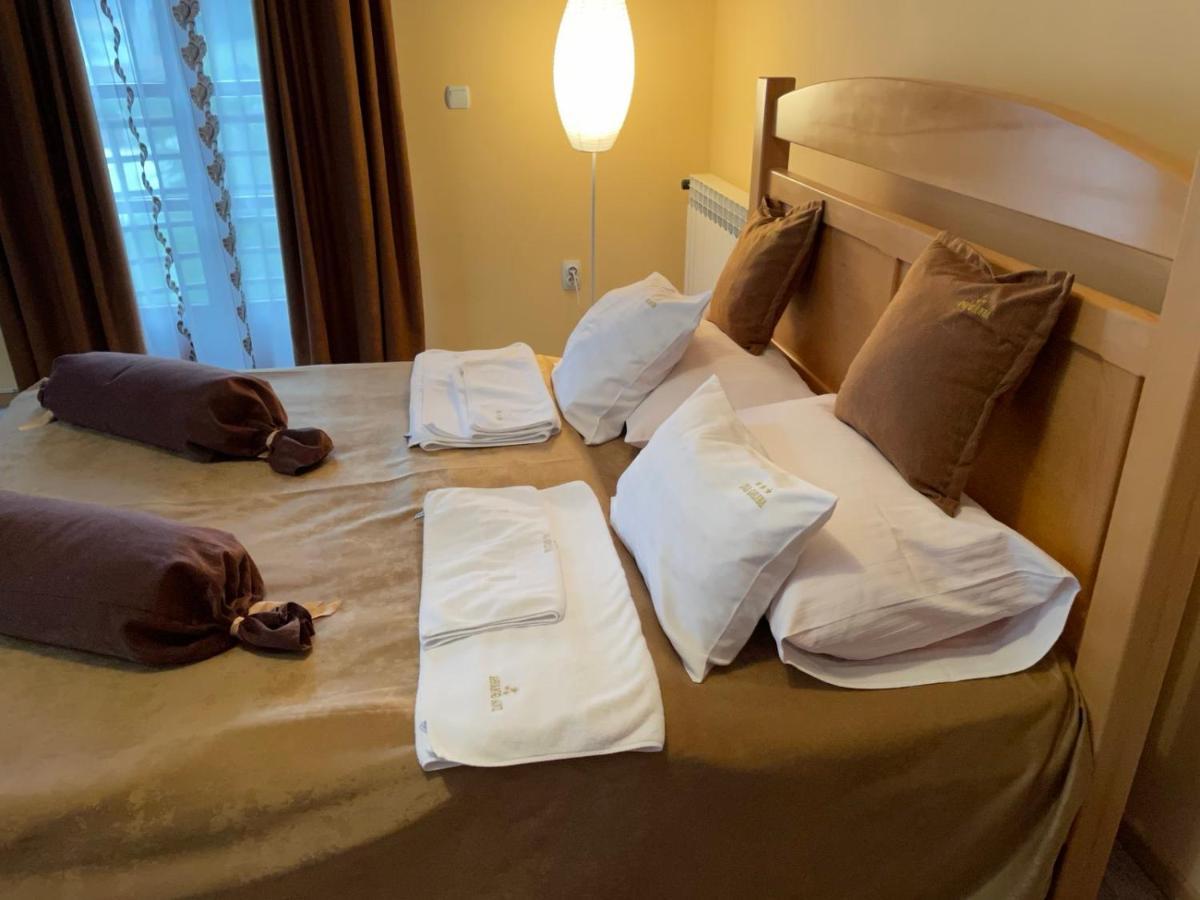 Hotel Dva Goluba Пале Екстериор снимка