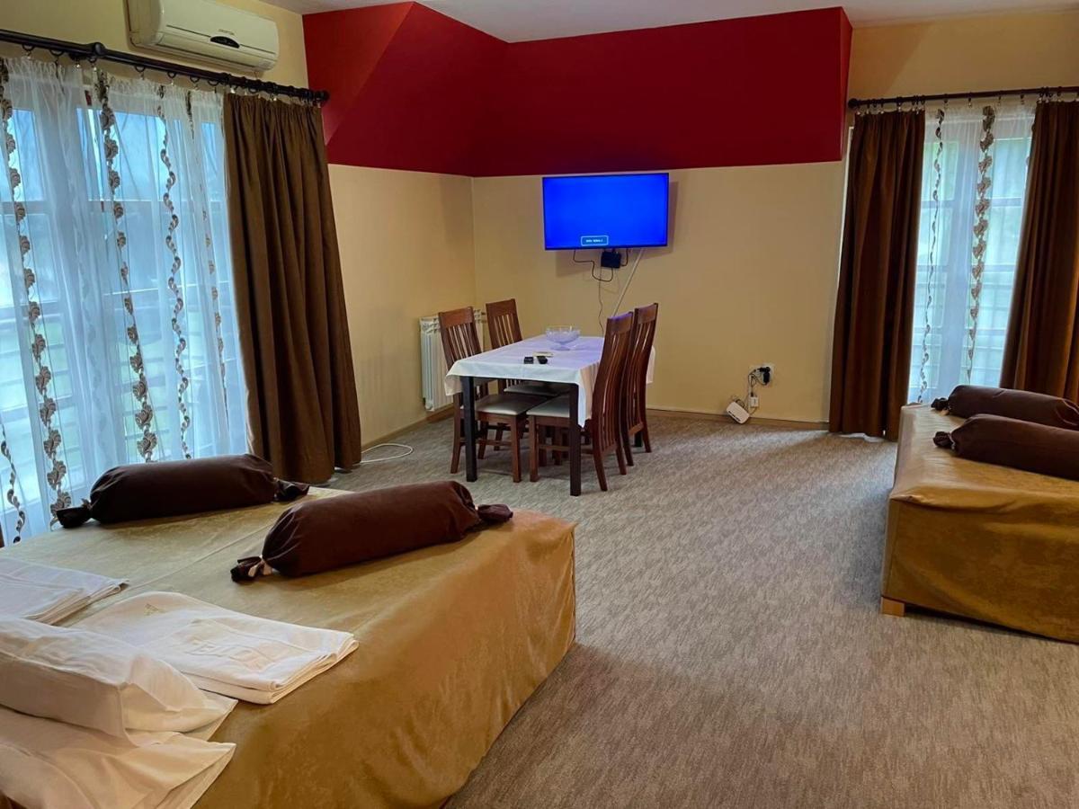 Hotel Dva Goluba Пале Екстериор снимка