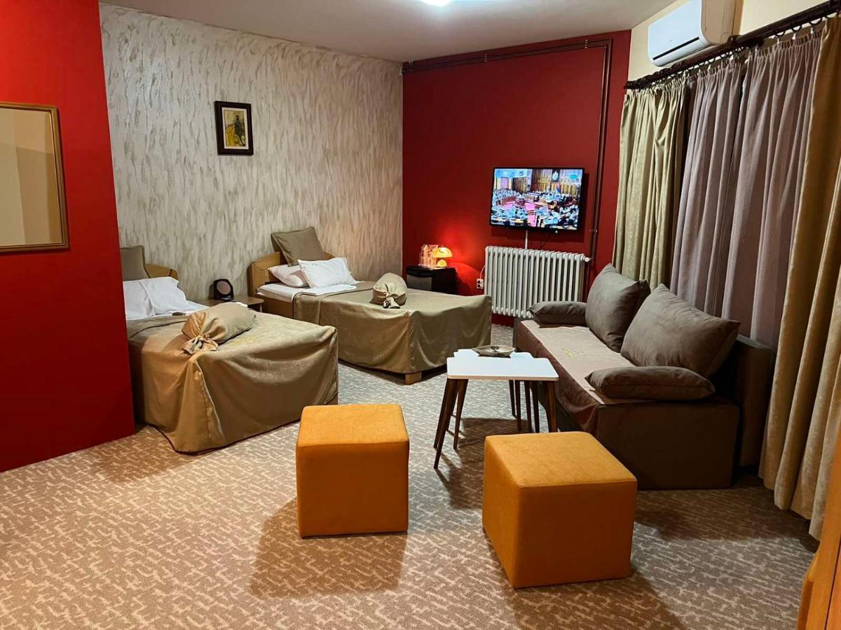 Hotel Dva Goluba Пале Екстериор снимка