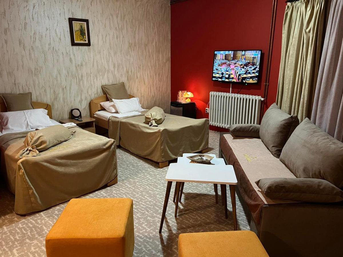 Hotel Dva Goluba Пале Екстериор снимка