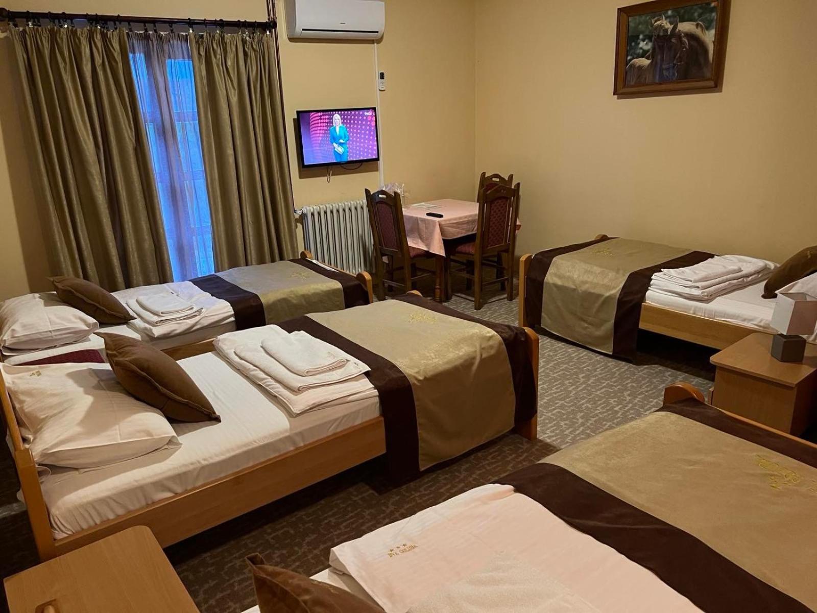 Hotel Dva Goluba Пале Екстериор снимка