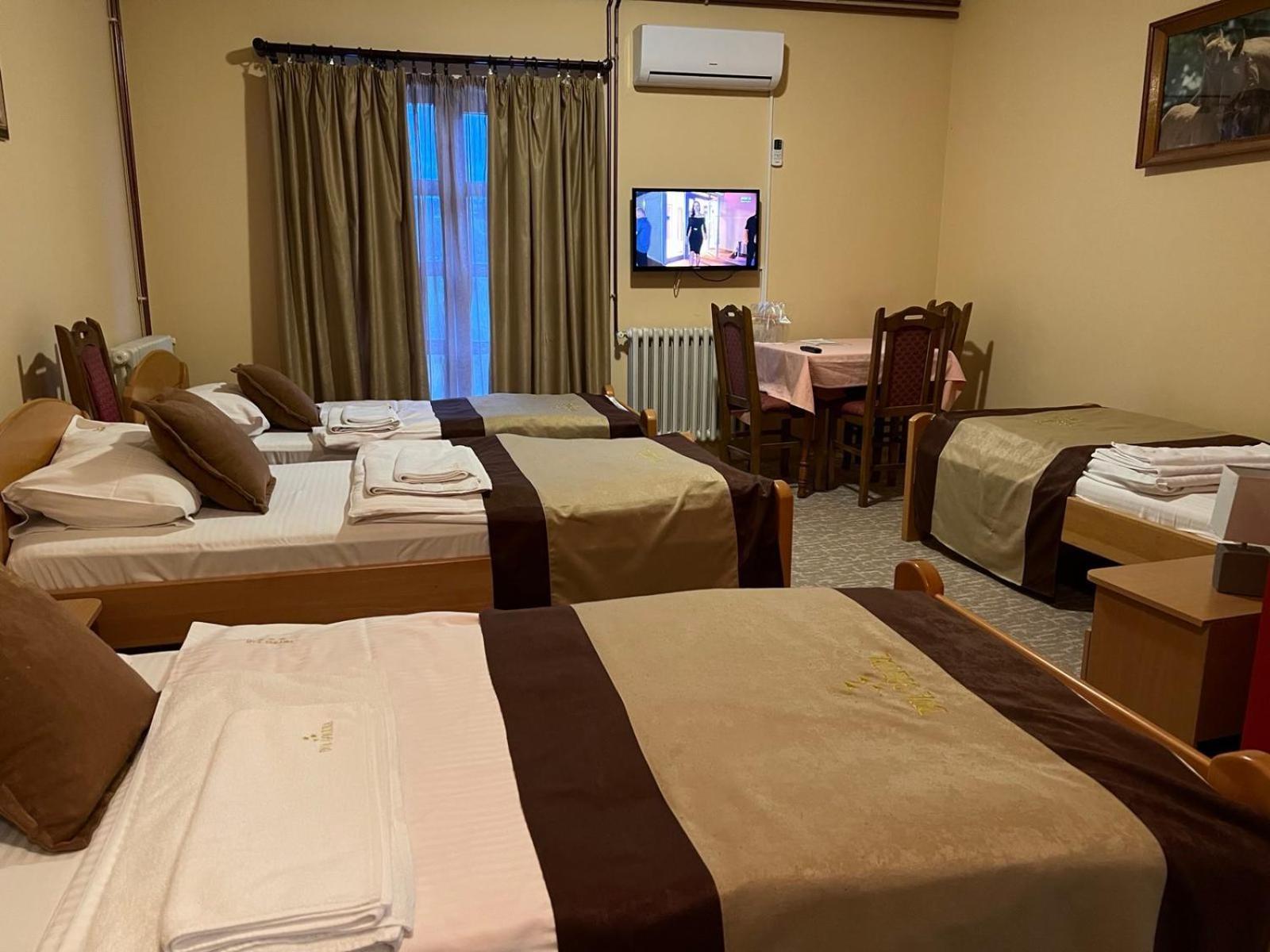 Hotel Dva Goluba Пале Екстериор снимка