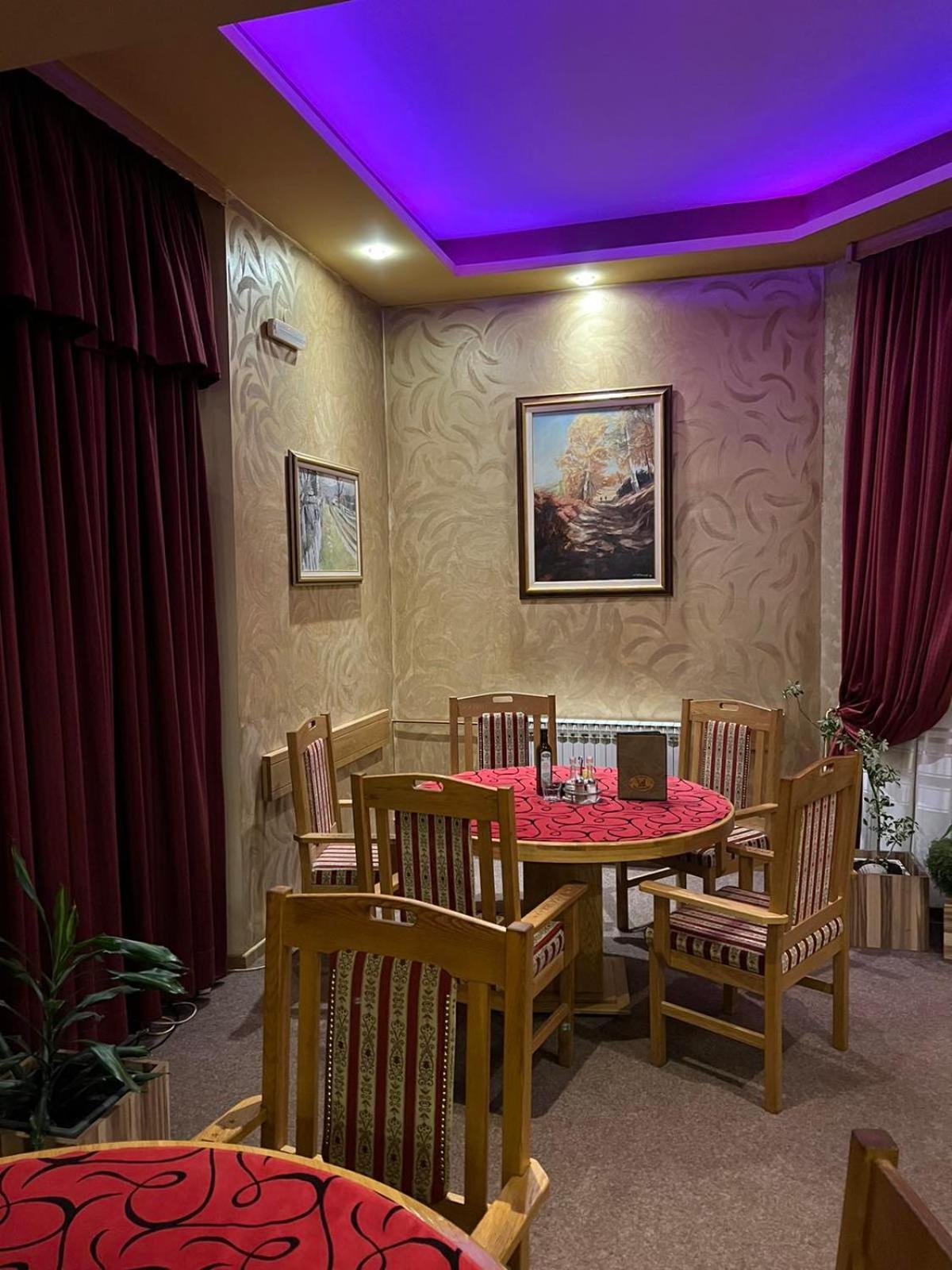Hotel Dva Goluba Пале Екстериор снимка
