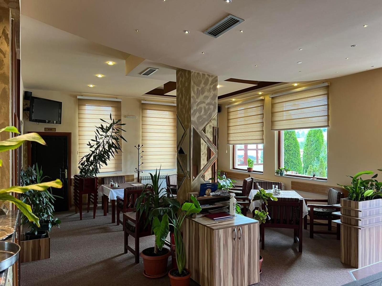 Hotel Dva Goluba Пале Екстериор снимка