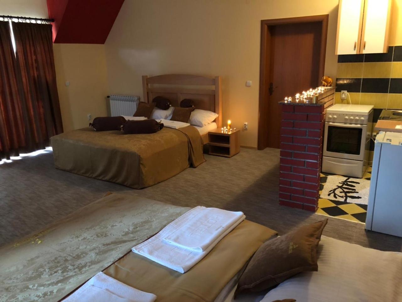Hotel Dva Goluba Пале Стая снимка