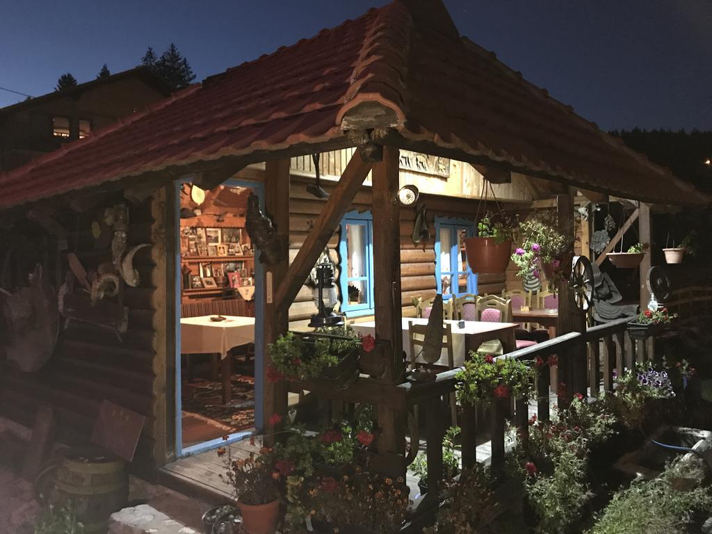 Hotel Dva Goluba Пале Екстериор снимка