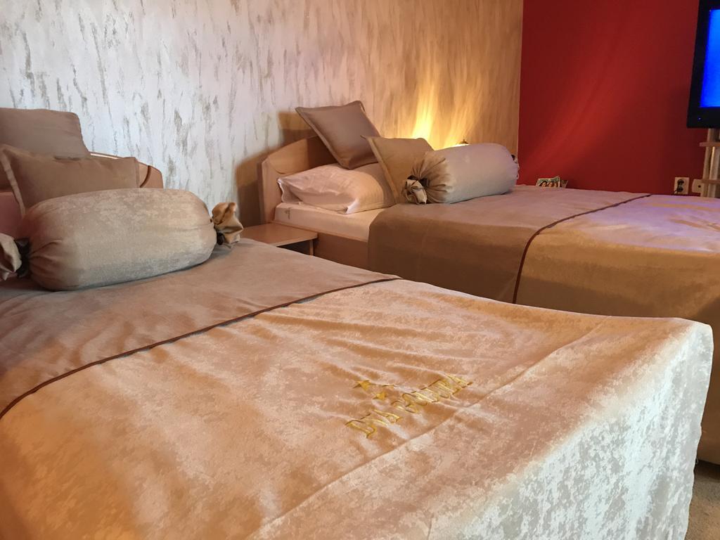 Hotel Dva Goluba Пале Екстериор снимка