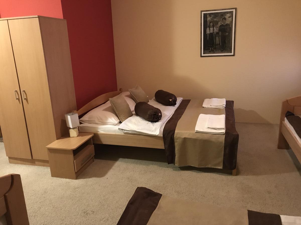 Hotel Dva Goluba Пале Екстериор снимка