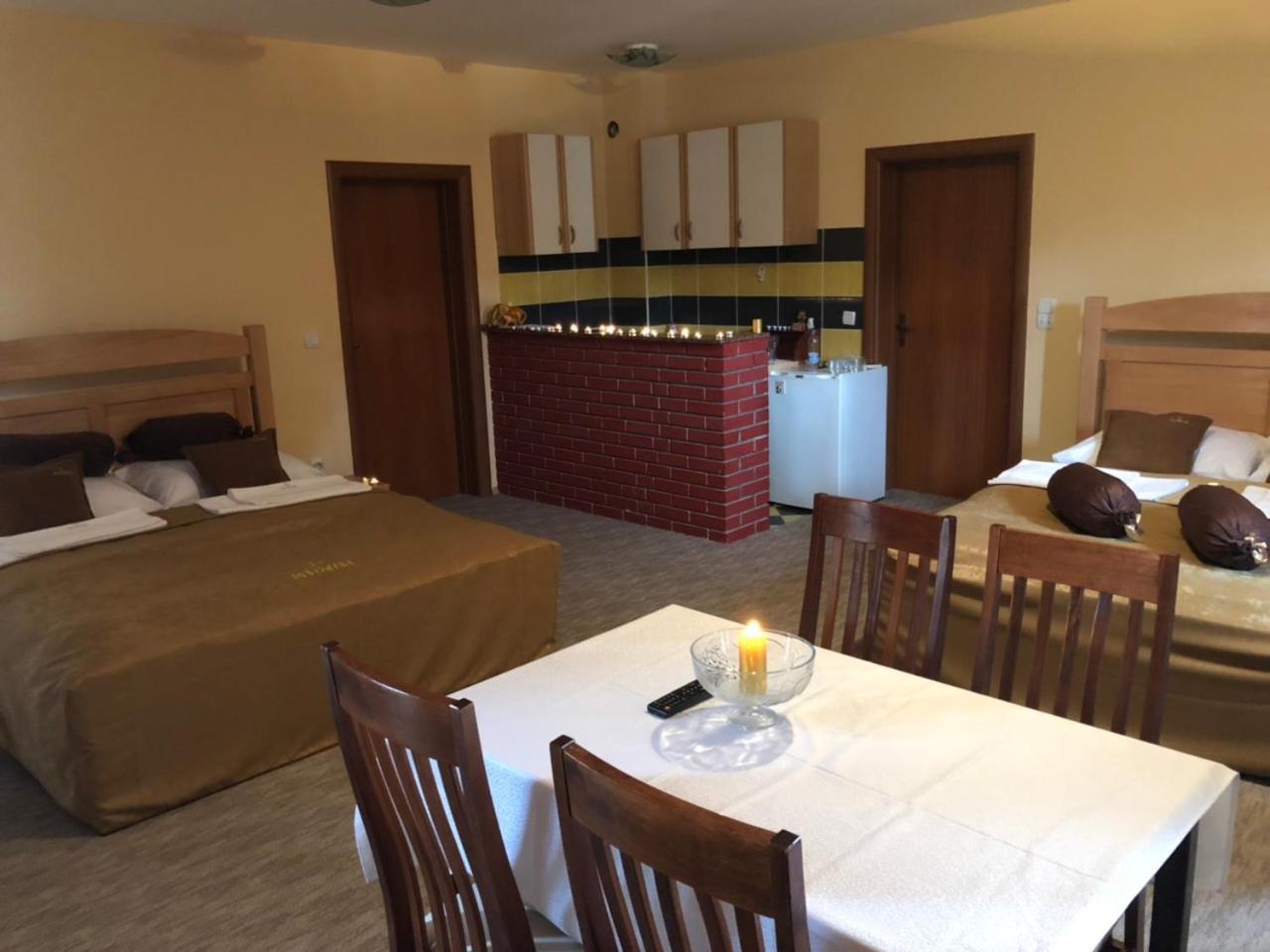 Hotel Dva Goluba Пале Екстериор снимка