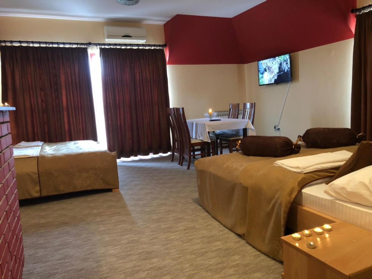 Hotel Dva Goluba Пале Екстериор снимка