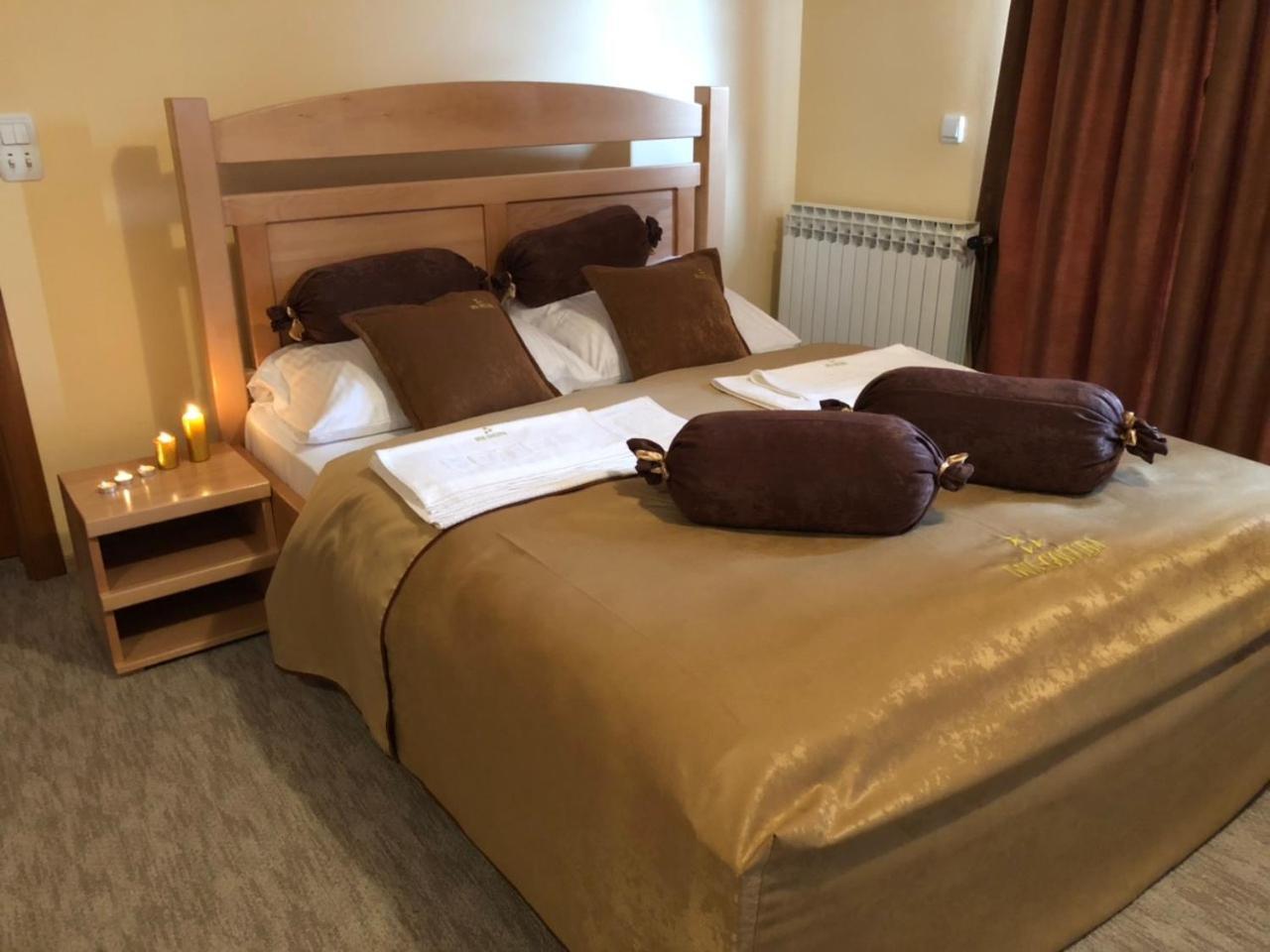 Hotel Dva Goluba Пале Екстериор снимка