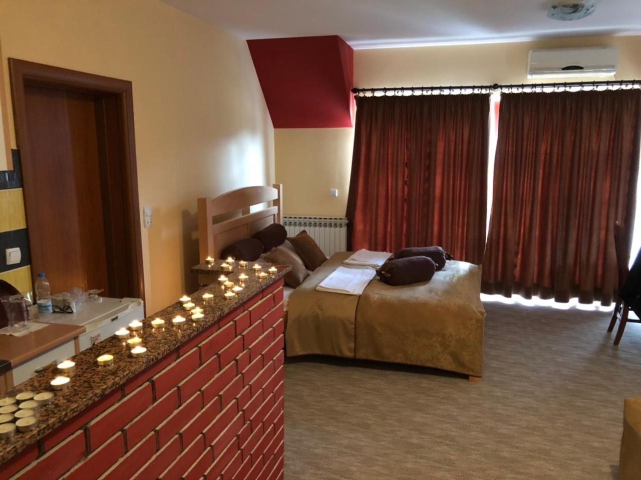 Hotel Dva Goluba Пале Екстериор снимка