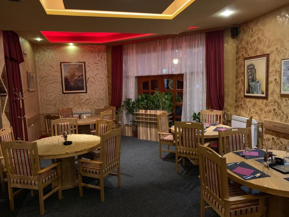 Hotel Dva Goluba Пале Екстериор снимка