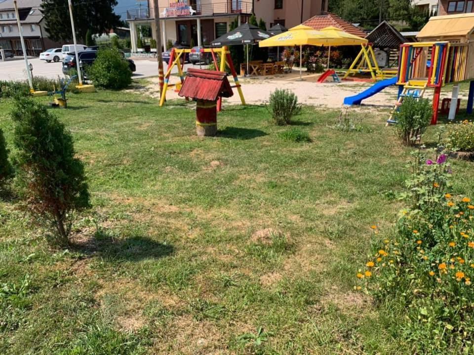 Hotel Dva Goluba Пале Екстериор снимка