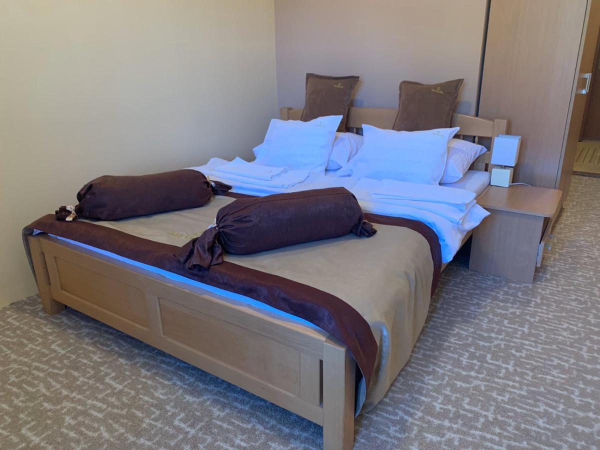 Hotel Dva Goluba Пале Екстериор снимка